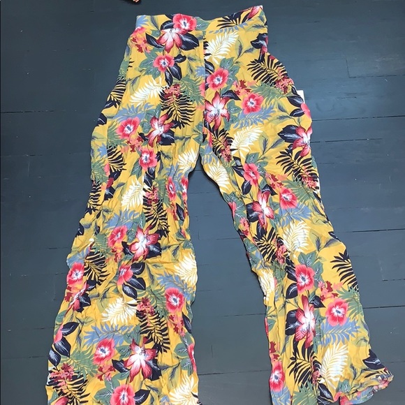 Yellow Two Piece Tropical Set - Picture 4 of 4